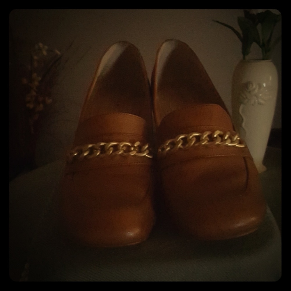 Tahari Tan Loafers Size 10M